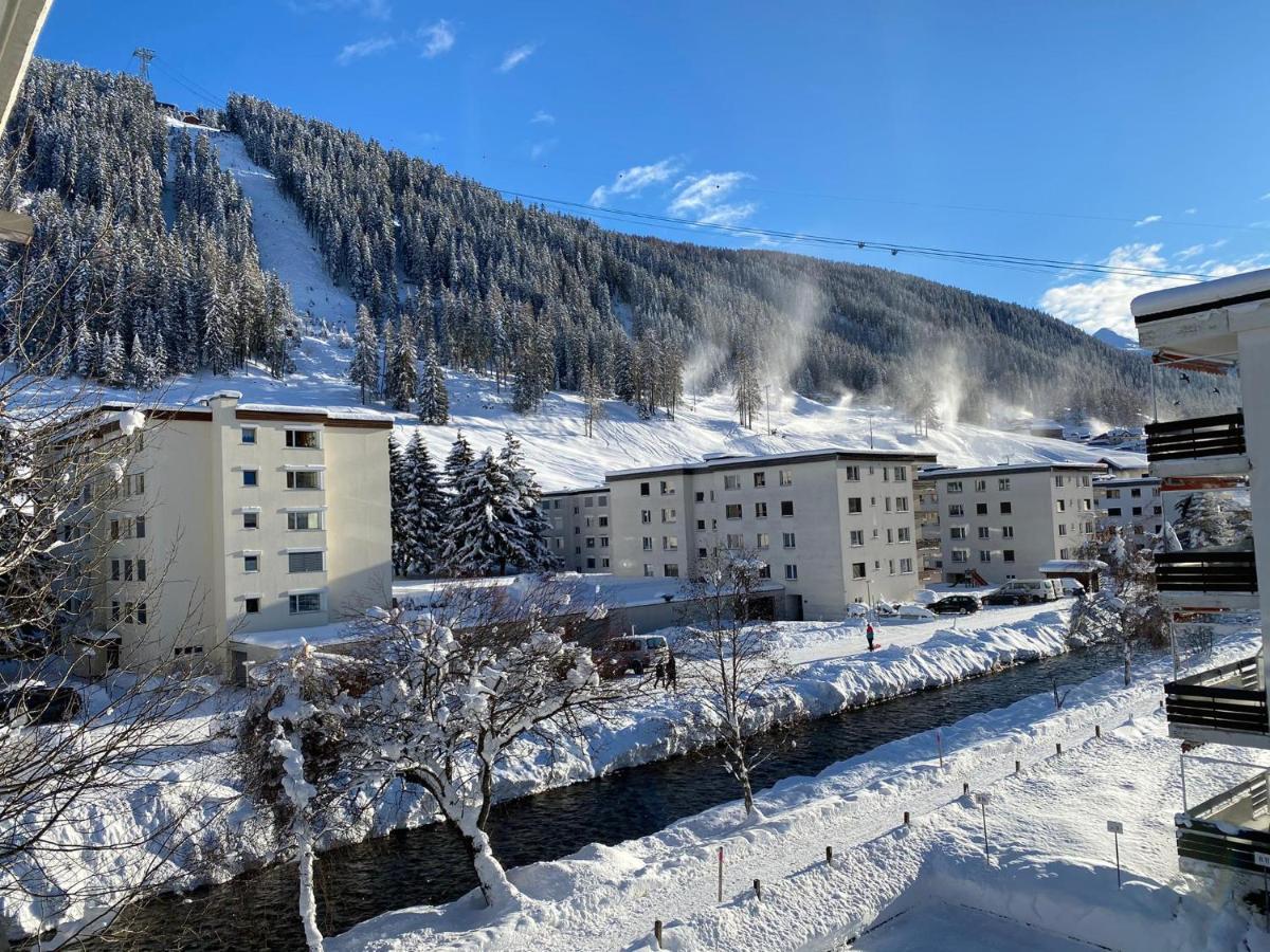 Fewo Bolgen: Central Jakobshorn Apartment with Ski Amenities Davos Exterior photo